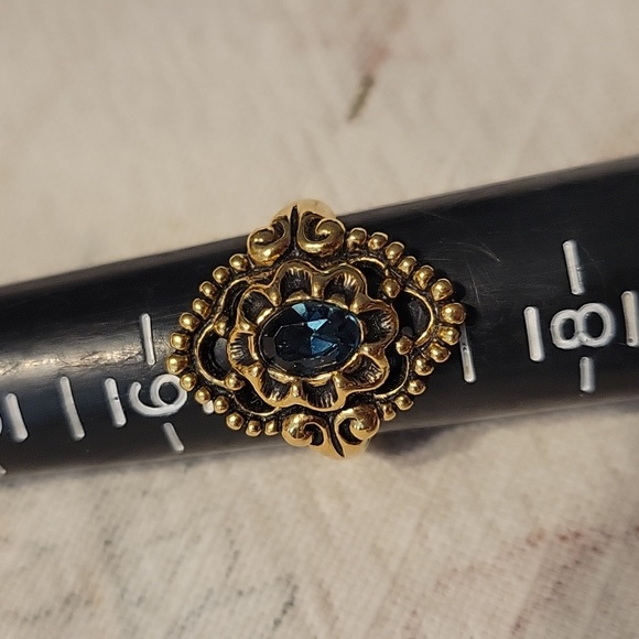 Vintage Beautiful Avon Ring - Picture 3 of 3